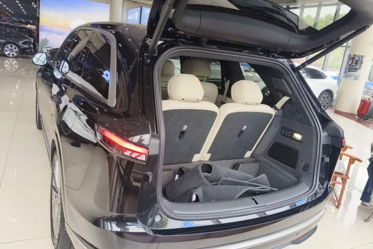 Used ONVO Luxeed L90 2025 Model—Ultra Six-Seater Version
