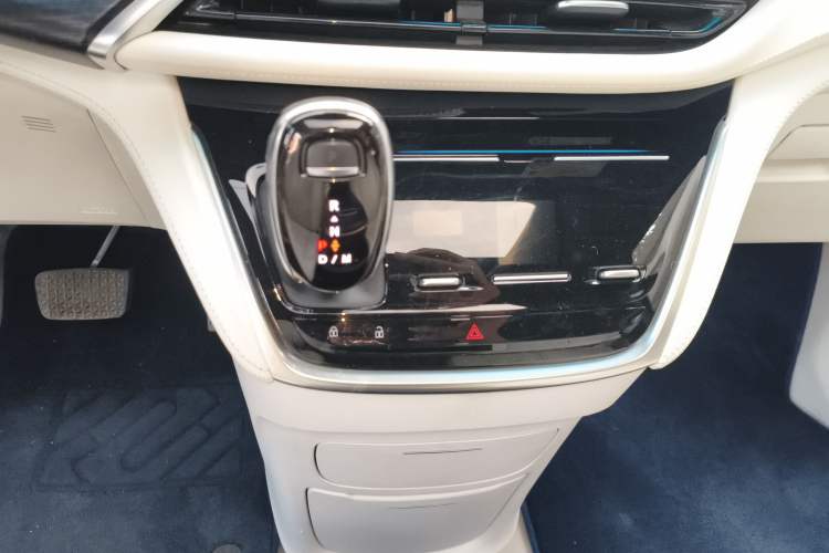 Used Buick GL8 2020 Avenir Avia Four-Seat Luxury Edition
