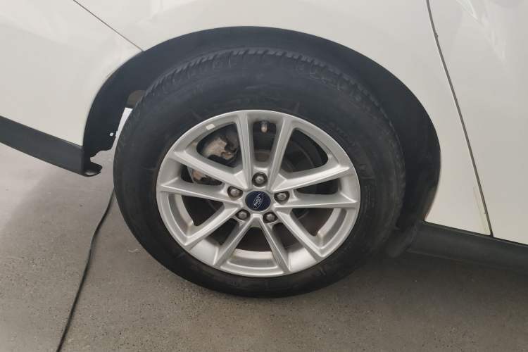 Used Ford Focus 2017 Sedan 1.6L Automatic Fashion Edition Smart Drive Version
