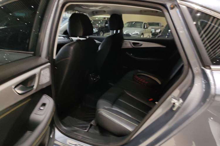 Used Roewe i6 MAX 2020 300TGI Automatic "Swell Cool Smart Drive" Edition
