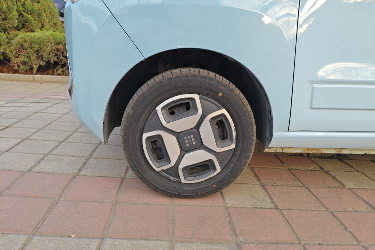 Used Dongfeng Fengon MINIEV 2022 Simple Style Comfort Version Left Front Wheel Hub