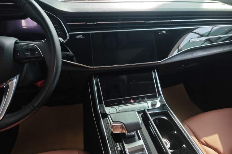 Used Audi Q7 2020 55 TFSI quattro S line sports model Audio And AC Panel