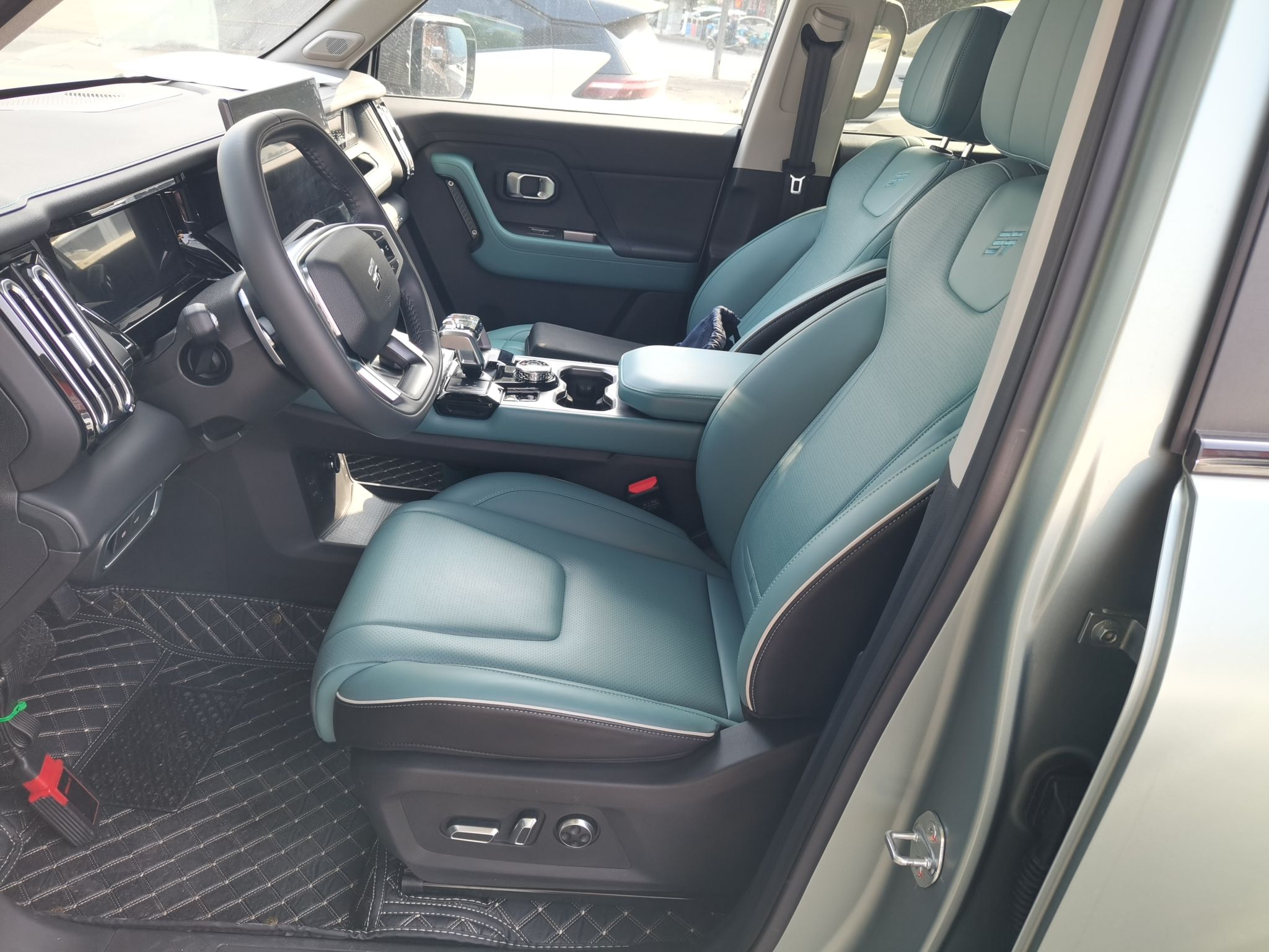 المقاعد الأمامية داخل السيارة