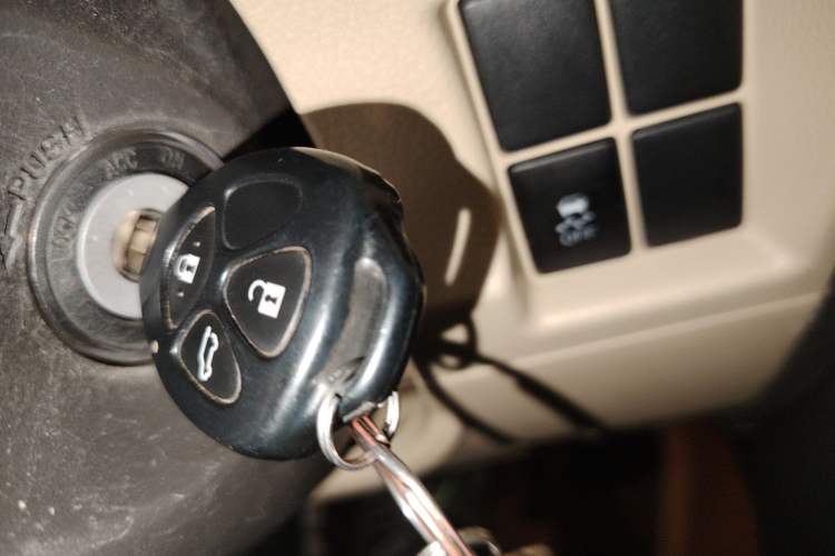 Used Toyota Prado 2017 2700 VX Nine Airbags Underbody Mount – Middle East Version Vehicle Key