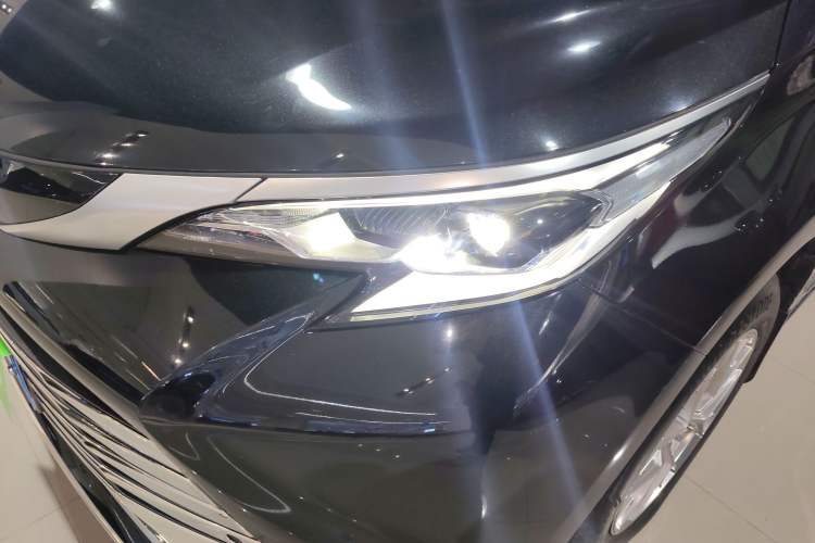 Used Toyota SIENNA 2023 2.5L Hybrid Luxury Edition Left Front Headlight