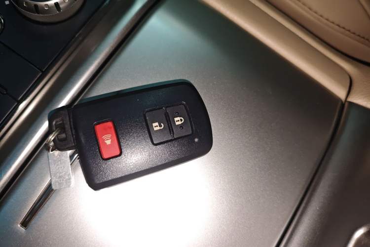 Used Toyota Land Cruiser 2017 4.0 V6 Low-Trim Version—Middle East