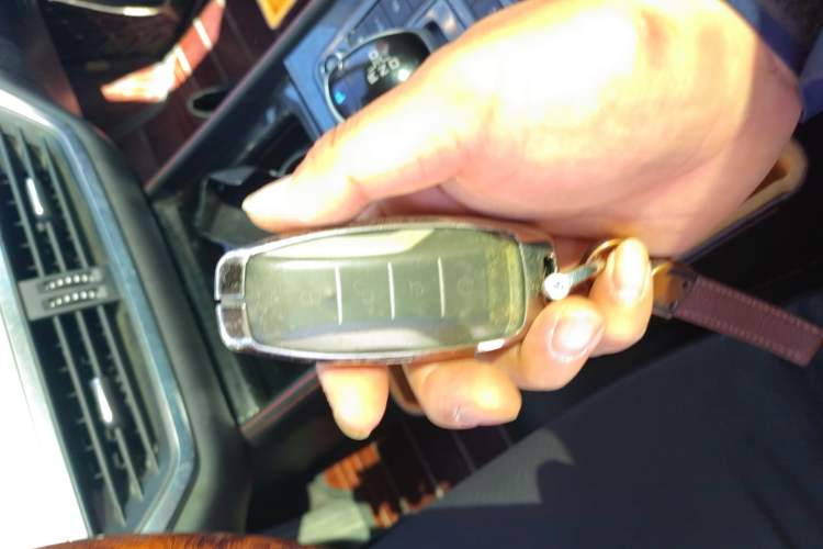 Used BYD Tang New Energy 2018 DM 2.0T All-Wheel Drive Smart Connect Genesis Edition 7 Seats China V Emission Standard Vehicle Key