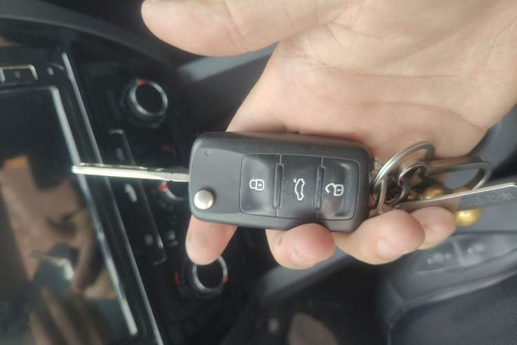 Used Volkswagen Sagitar 2015 1.6L Manual Comfort Model Vehicle Key