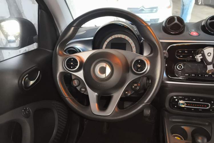 Used smart fortwo 2015 1.0L 52 kW Hardtop Passion Edition
