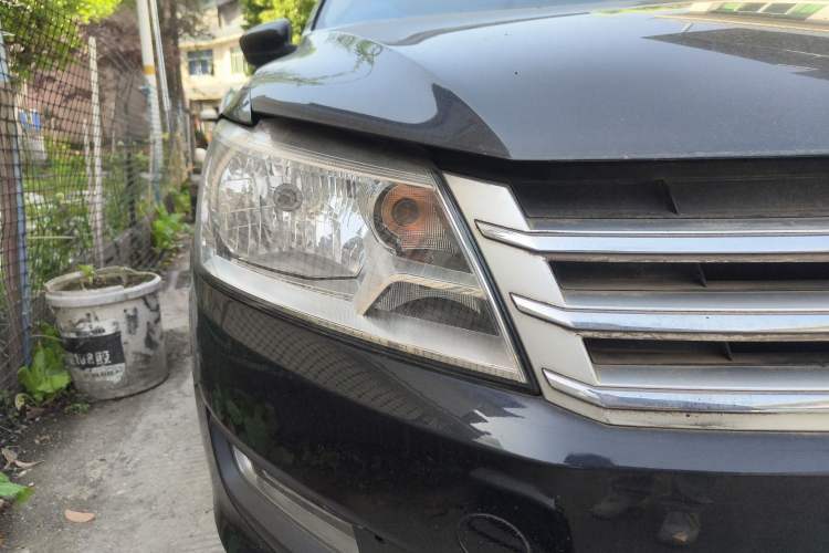 Used Volkswagen Santana 2015 1.6L Manual Comfort Edition Right Front Headlight