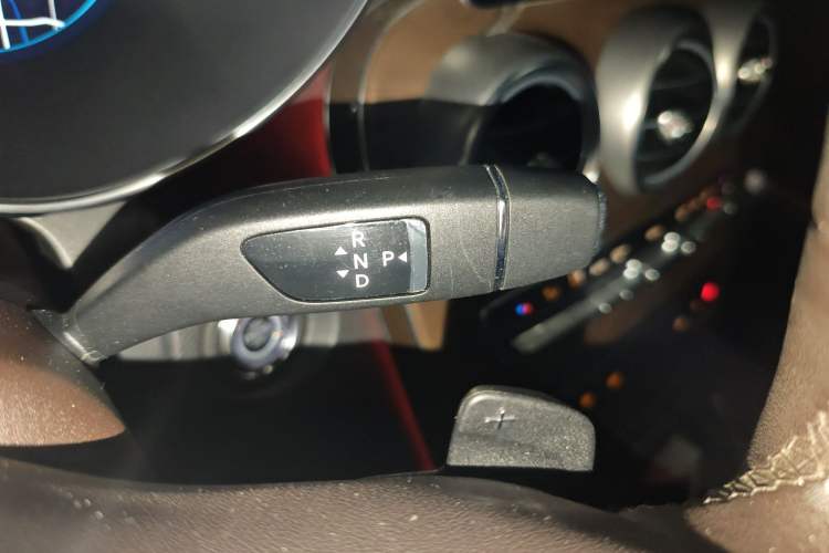 Used Mercedes-Benz GLC 2020 GLC 300 L 4MATIC Dynamic Edition Gear Lever