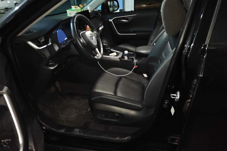 Used Toyota RAV4 2023 2.0L CVT Two-Wheel Drive Fashion Plus Edition
