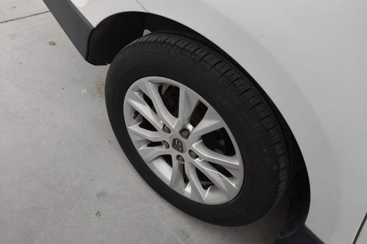 Used Baojun 730 2014 1.5L Manual Luxury Navigation ESP Version 7 Seats Exterior 5