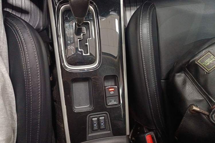 Used Mitsubishi Outlander 2019 2.0L Two-Wheel Drive Comfort Edition 7-Seater China VI Standard