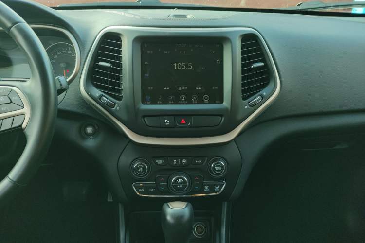 Used Jeep Cherokee 2017 2.0L Superior Edition