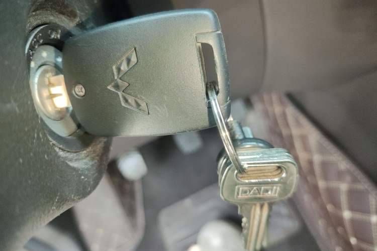 Used Wuling Hongguang V 2022 1.5L Jingqu Edition Electric-Assist LAR Vehicle Key