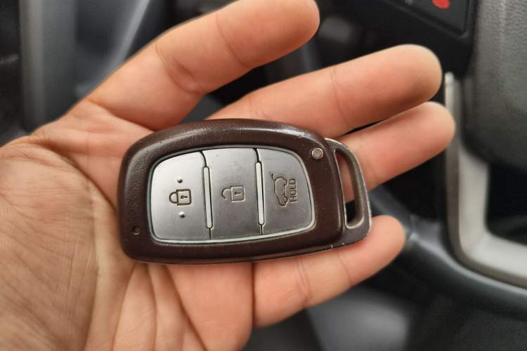 Used Hyundai ix25 2015 1.6L Automatic Two-Wheel-Drive Deluxe DLX Model
