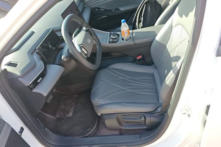 Used Geely Galaxy L6 2025 EM-i 140km Long-Range Version