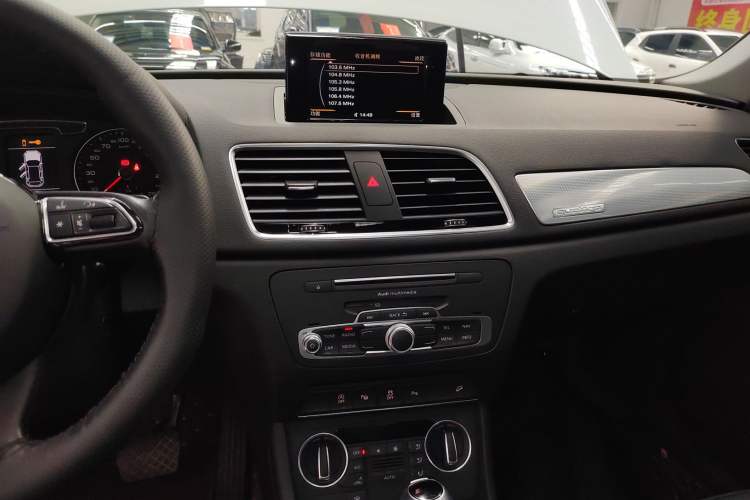 Used Audi Q3 2016 35 TFSI quattro all-wheel-drive style model
