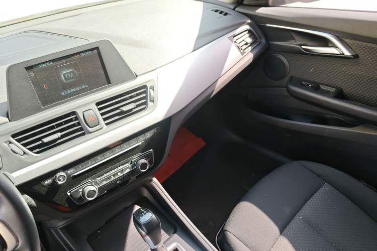 Used BMW 1 Series 2018 118i Fashion Model Audio And AC Panel