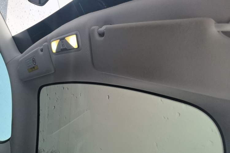 Used Venucia V 2022 260T Black Horse Edition · Idol