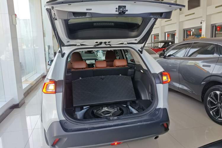 Used Toyota Wildlander 2024 2.0L CVT Two-Wheel Drive Leading Edition
