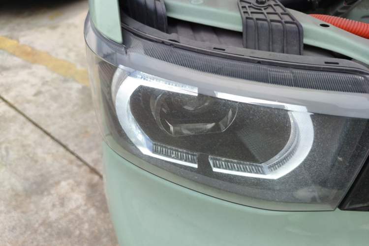 Used Wuling Hongguang MINIEV 2021 Macaron Premium Model – Lithium-NMC Right Front Headlight