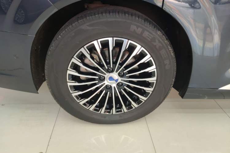 Used Denza D9 2022 DM-i 970 Four-Wheel Drive Flagship Model
