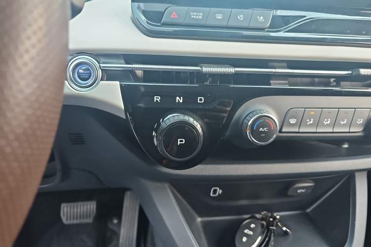 Used Bestune NAT 2023 PRO Comfortable Travel Battery-Swap Version 401km Gear Lever