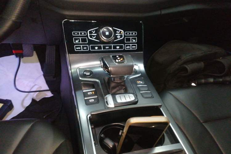 Used Hongqi H5 2020 1.8T Automatic Smart Connect Flagship Edition Gear Lever