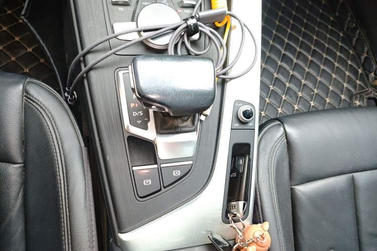 Used Audi A4L 2018 30th Anniversary Edition 40 TFSI Fashion Model Gear Lever