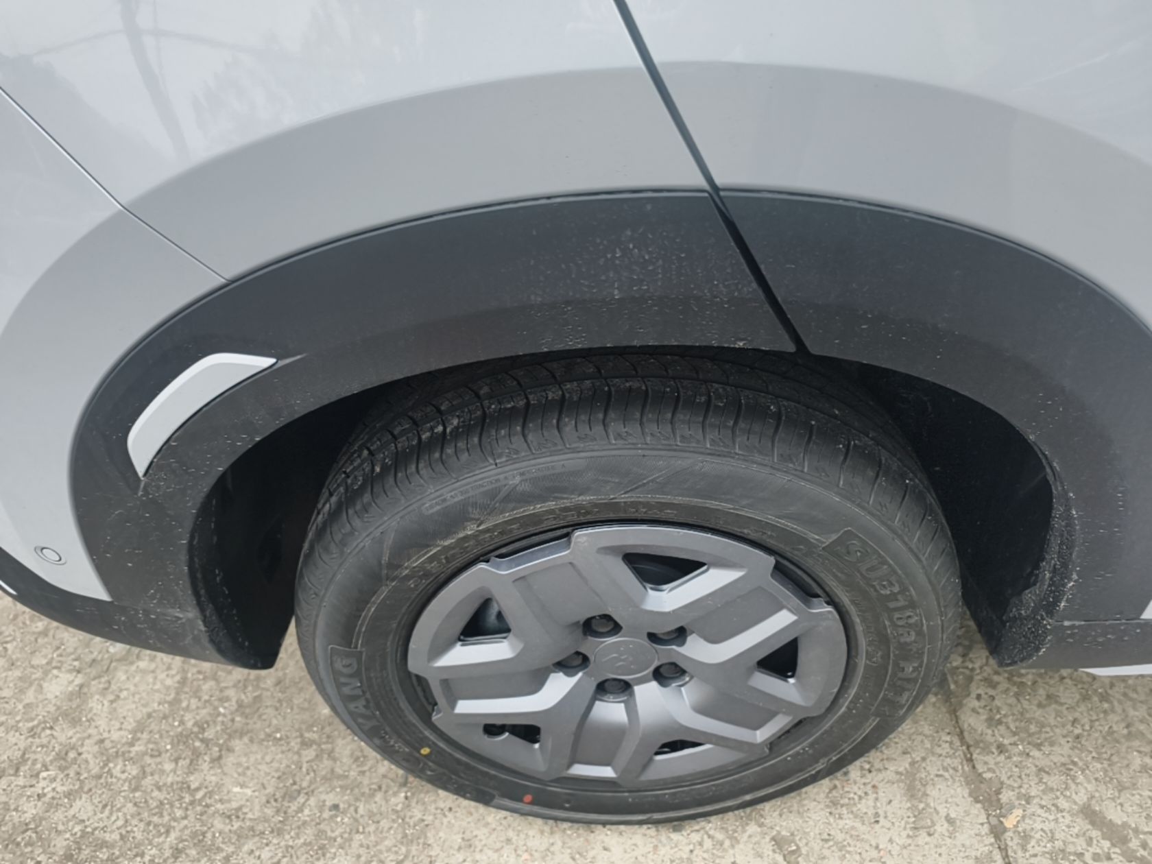 BYD Yuan UP 2027 Model Flying Edition 401KM Vitality Version — снимка 11