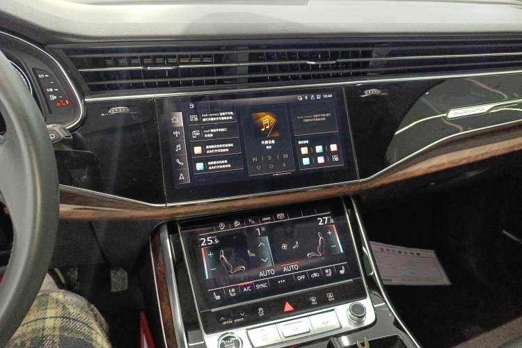 Used Audi Q7 2021 55 TFSI quattro S line Sport model
