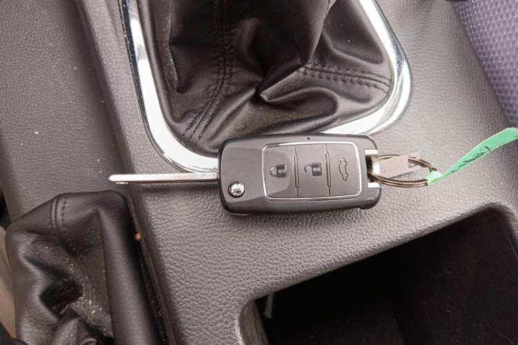 Used FORTHING Lingzhi 2024 M5L 1.5T Manual Base Model 7 Seats
