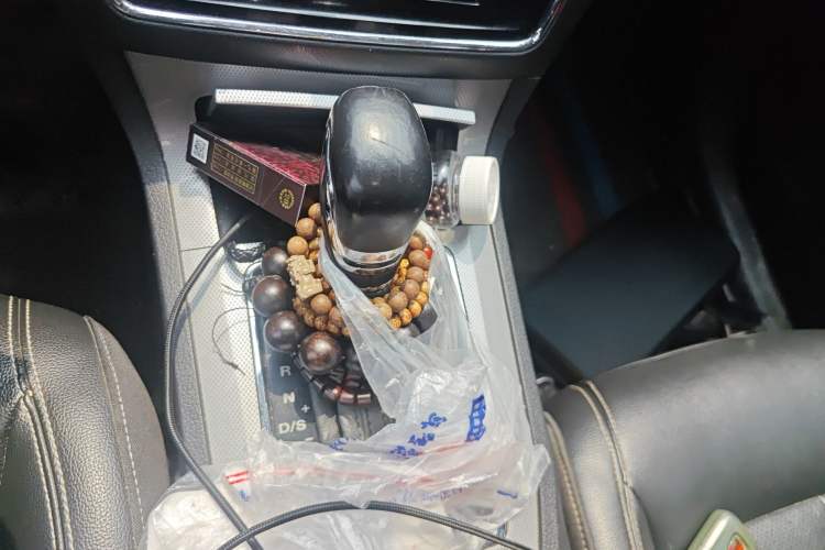 Used Roewe RX5 2016 20T Two-Wheel Drive Automatic Flagship Edition Gear Lever