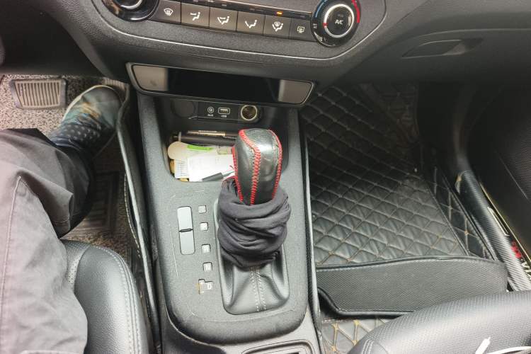 Used Kia KX3 2017 1.6L Automatic Aoya Version Gear Lever
