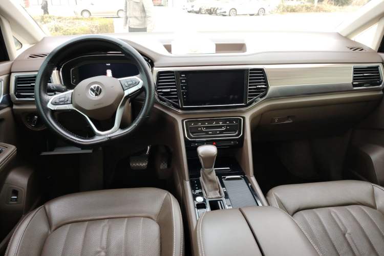 Used Volkswagen Viloran 2020 330TSI Luxury Edition
