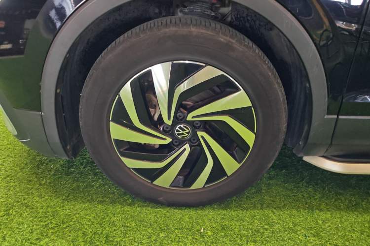 Used Volkswagen Tiguan L 2022 330TSI Automatic Two-Wheel Drive Smart Edition Left Front Wheel Hub