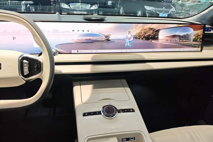 Used Geely Galaxy E8 2024 665 km Range Rear-Drive Starship Long-Range Version
