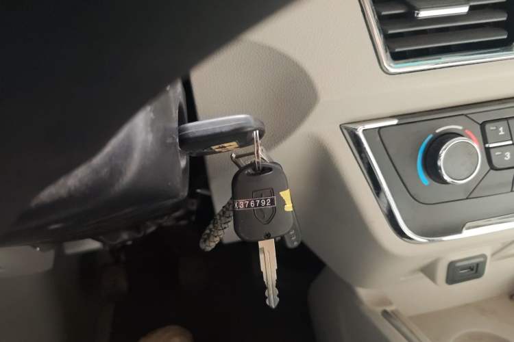 Used Jinbei New Hiace X30L 2024 Wealth Edition Passenger Vehicle 5/6/7 Seater