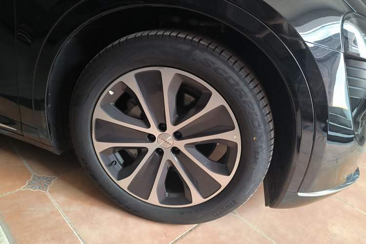 Used Hima Luxeed R7 2024 All-Electric 802 km Max Right Front Wheel Hub