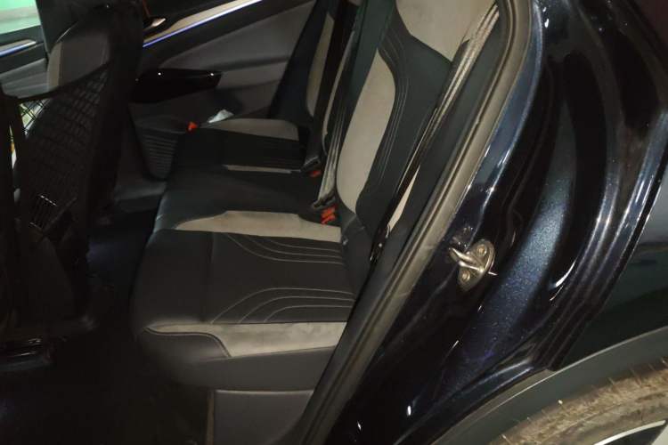 Used Volkswagen ID.4 CROZZ 2021 Long-Range Lite PRO Two-Wheel Drive Version Left Rear Seat