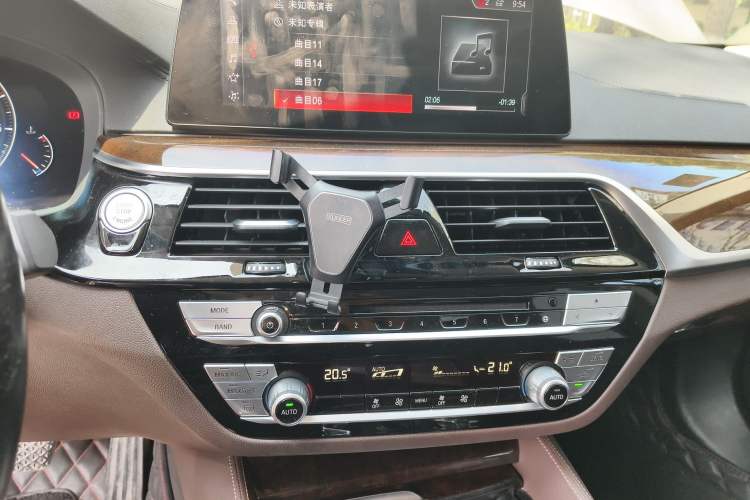 Used BMW 5 Series 2019 525Li Luxury Package Audio And AC Panel