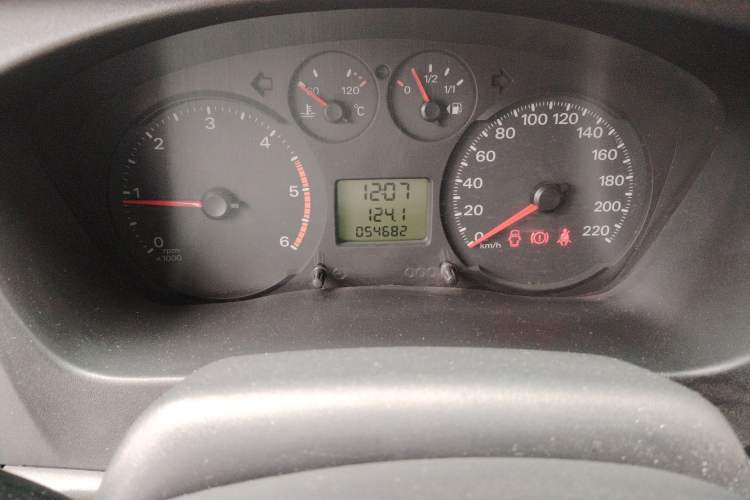 Used Ford Transit Custom 2016 2.2T Short-Wheelbase 6-Seater Mid-Roof Multi-Purpose Vehicle