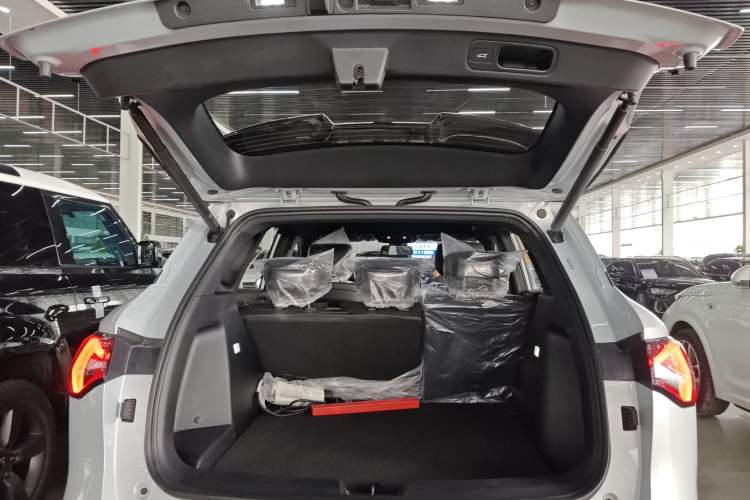 Used Wuling Xingguang S 2025 Model, 130km Leading Edition Trunk