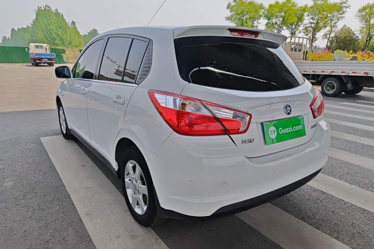 Used Venucia R50 2013 1.6L Manual Fashion Edition Exterior 2