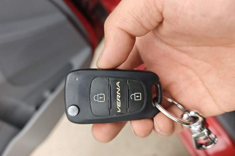 Used Hyundai Verna (older generation) 2010 Sedan 1.4L Automatic Fashionable GT Model Vehicle Key