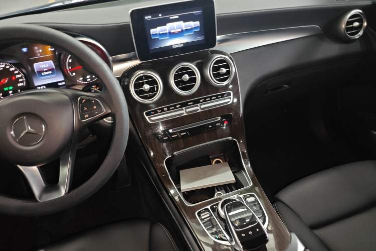 Used Mercedes-Benz GLC 2016 GLC 260 4MATIC Luxury Model
