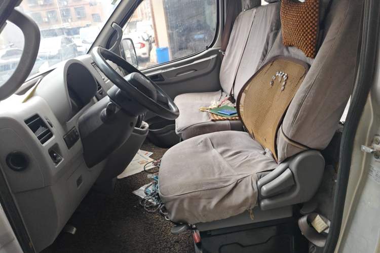 Used Dongfeng Yufeng 2014 2.5T YuliBao Logistics Vehicle Low-Trim Version with Short Wheelbase and Mid-Roof Design – ZD25