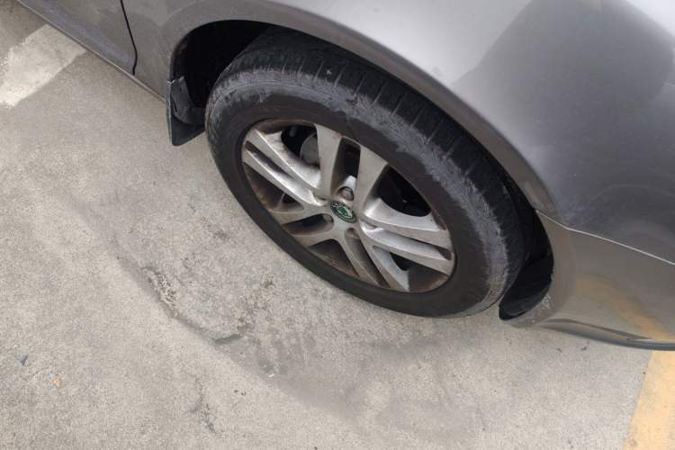 Used Skoda Octavia 2013 1.6L Automatic Yijun Edition Right Front Wheel Hub